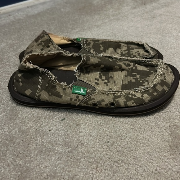 Sanuk Shoes - Picture 3 of 3